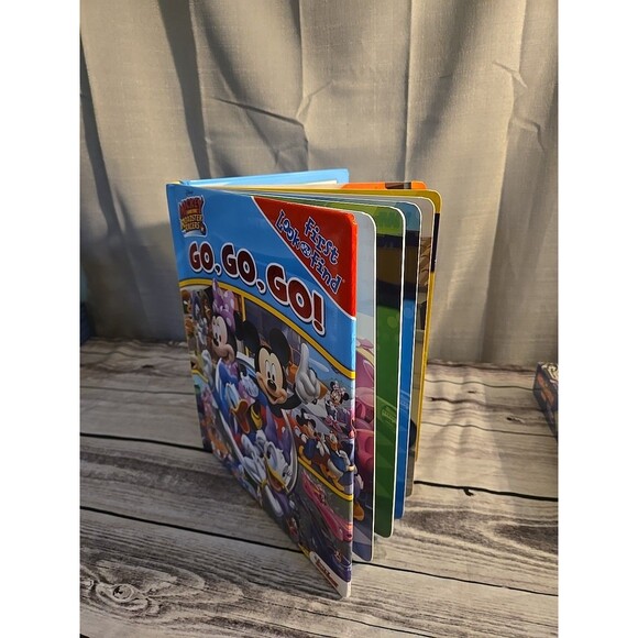 Disney - Mickey and the Roadster Racers - Go, Go, Go! First Look and Find Book - Picture 6 of 6